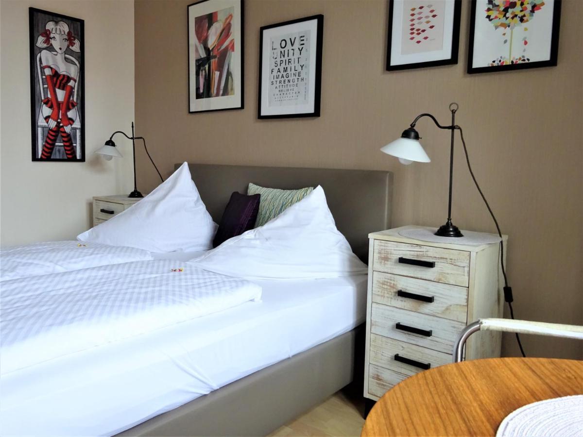 Hotel Pension Zur Faehrbruecke シュトラールズント エクステリア 写真