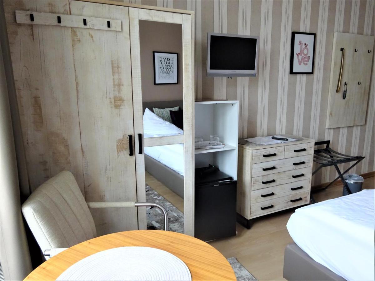 Hotel Pension Zur Faehrbruecke シュトラールズント エクステリア 写真