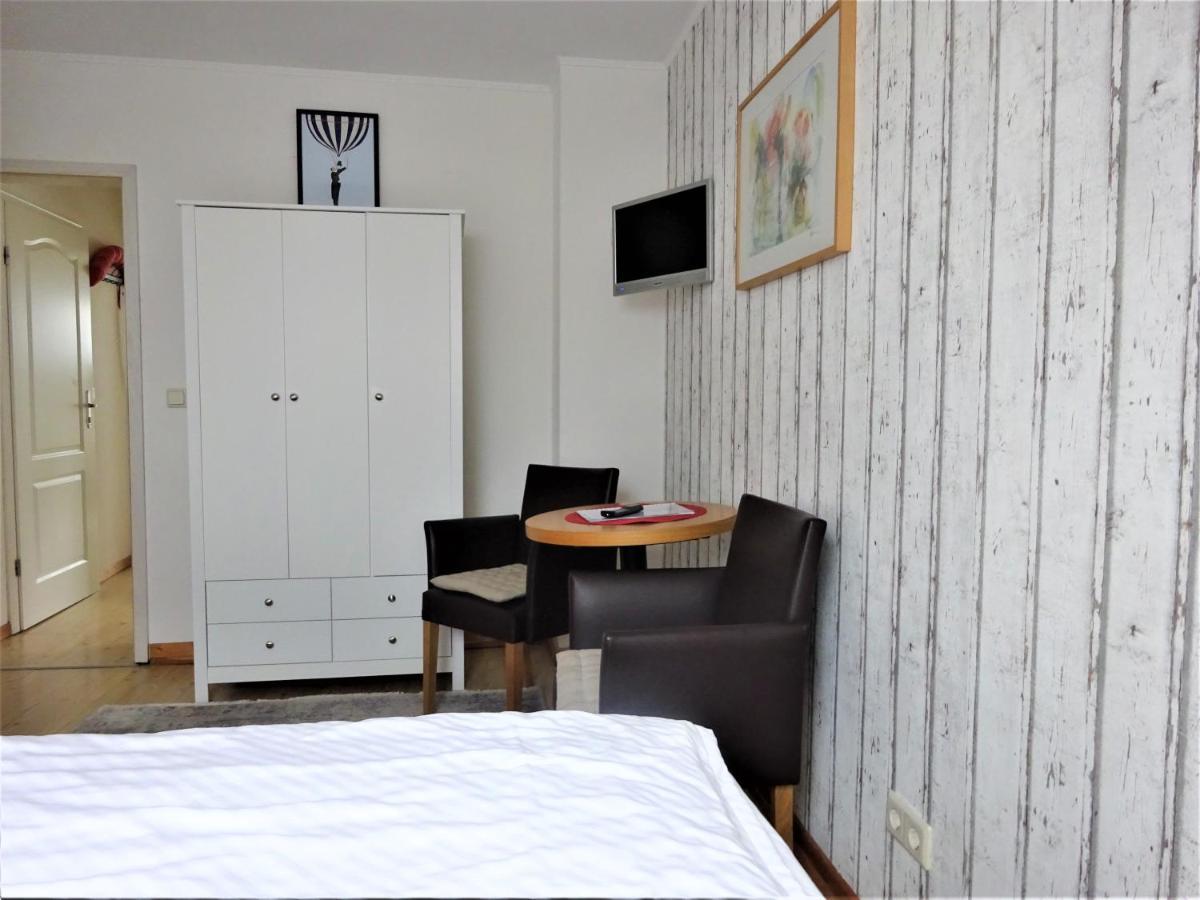 Hotel Pension Zur Faehrbruecke シュトラールズント エクステリア 写真