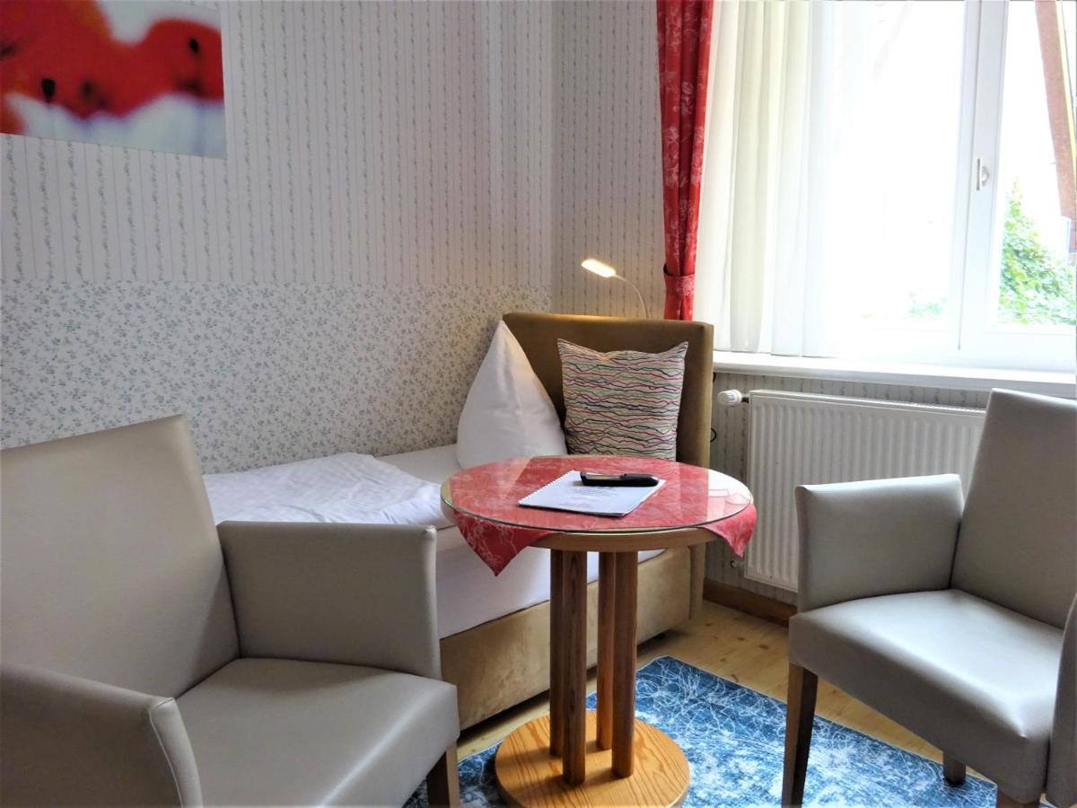 Hotel Pension Zur Faehrbruecke シュトラールズント エクステリア 写真