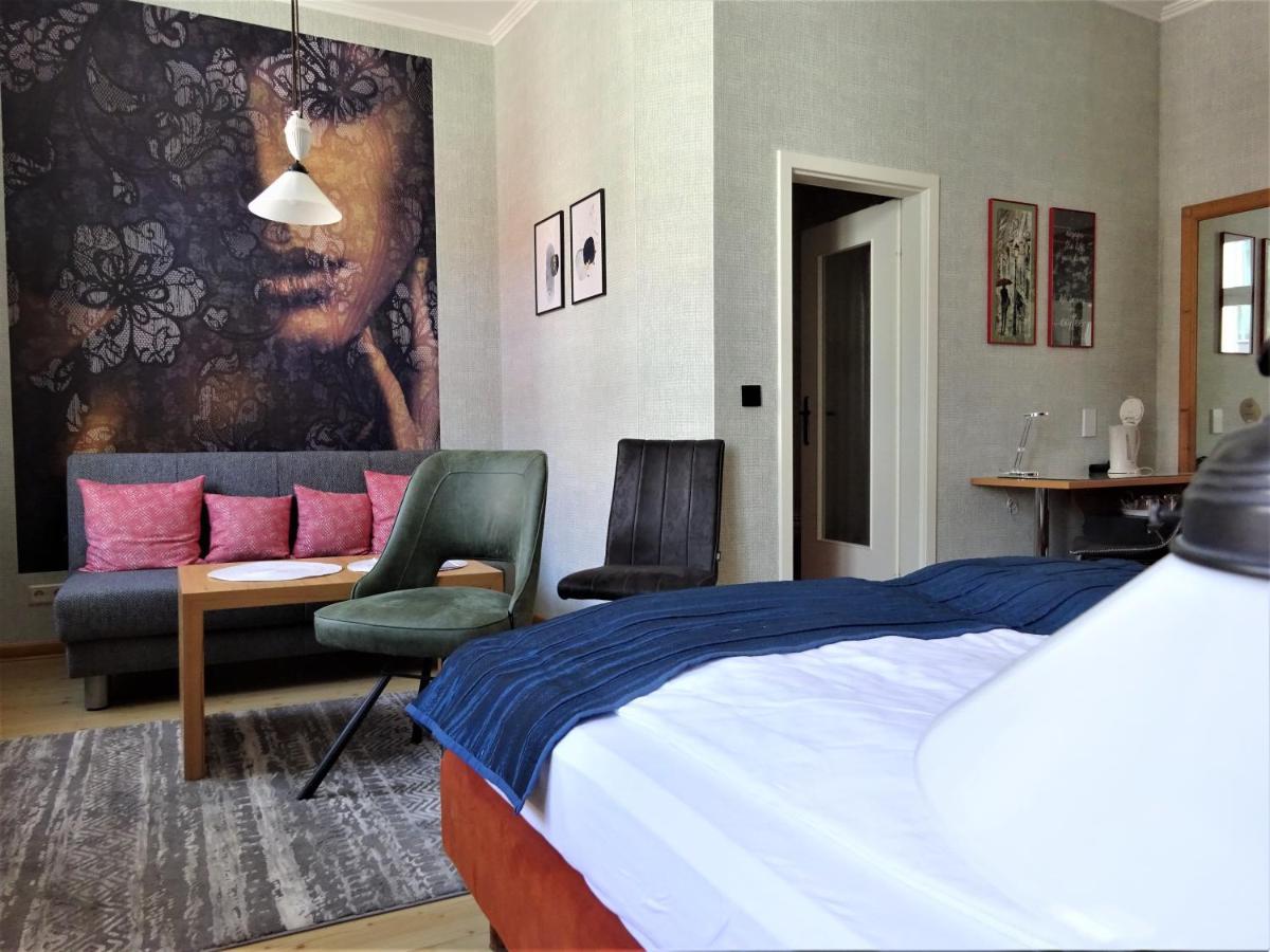 Hotel Pension Zur Faehrbruecke シュトラールズント エクステリア 写真