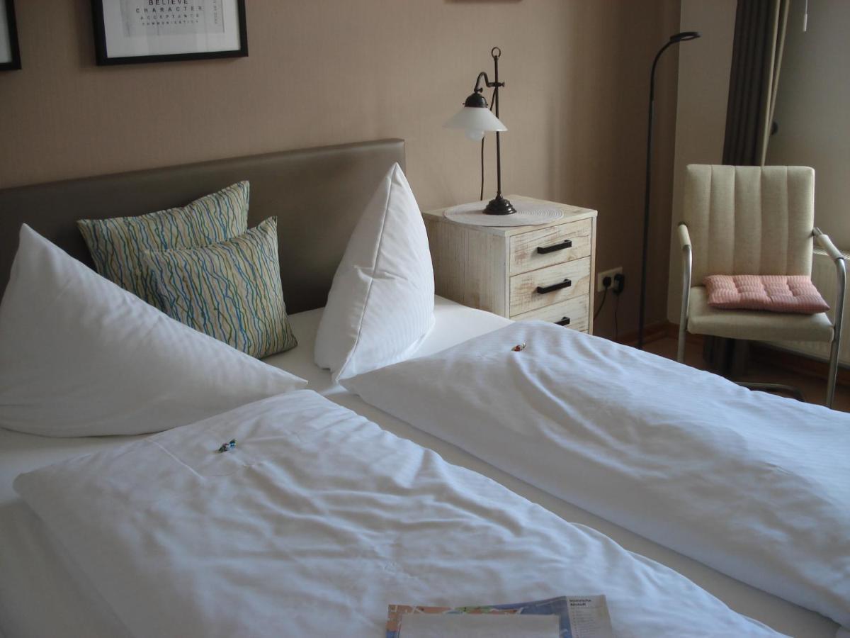 Hotel Pension Zur Faehrbruecke シュトラールズント エクステリア 写真