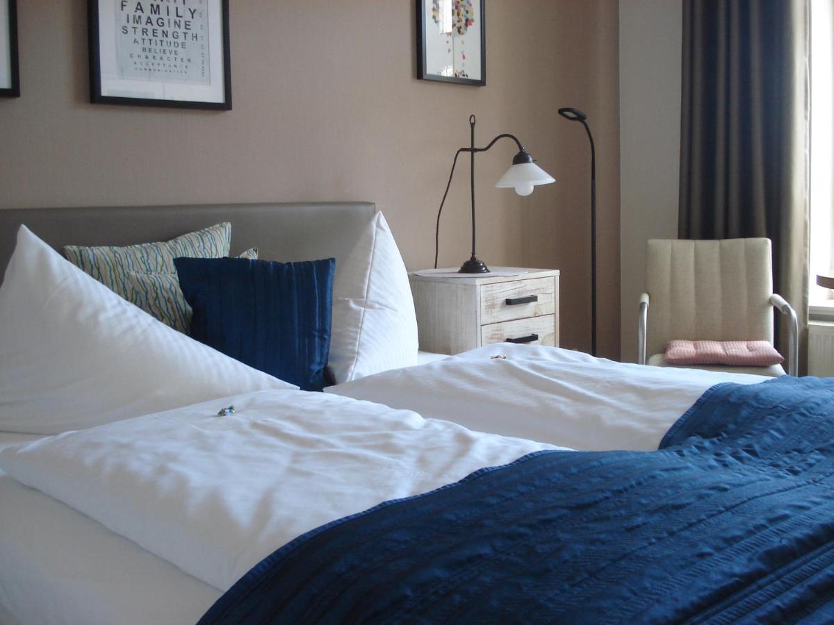 Hotel Pension Zur Faehrbruecke シュトラールズント エクステリア 写真
